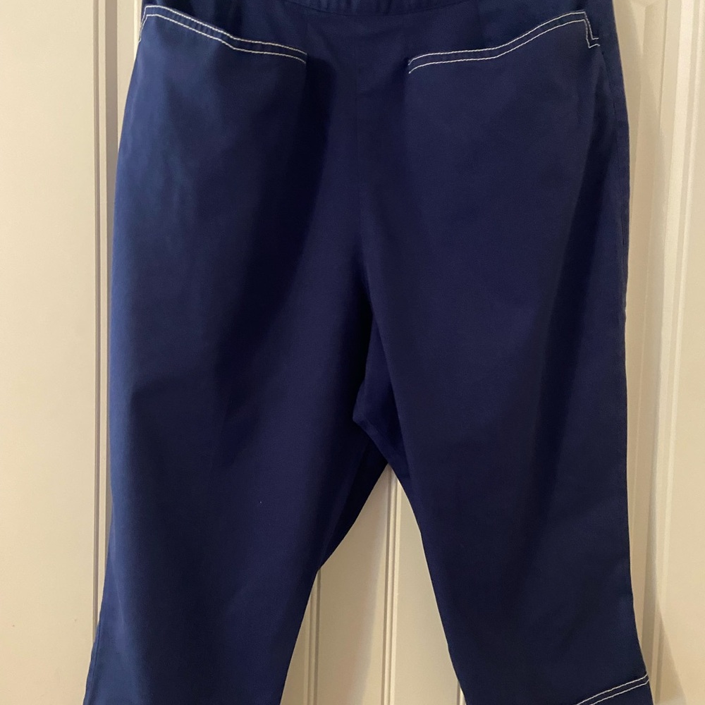 Classic Women's Navy Capris - Comfortable Everyday Wear